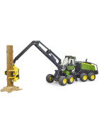 Bruder John Deere 1270G Harvester mit Baumstamm